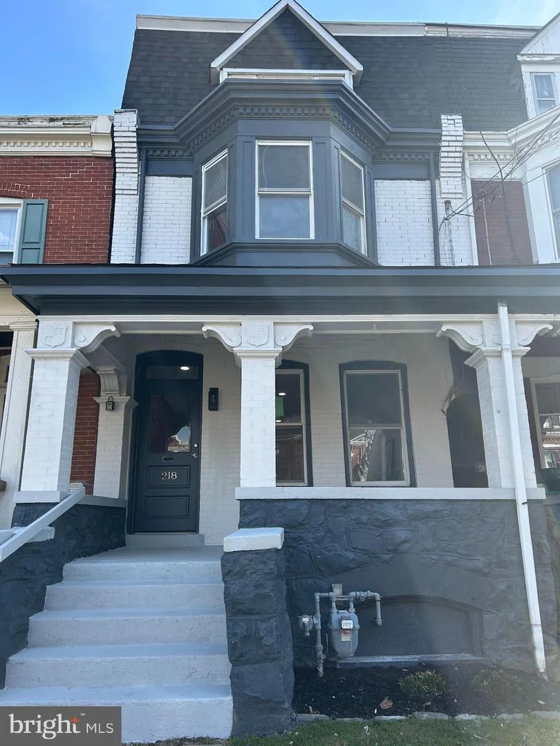 218 E Ross Street