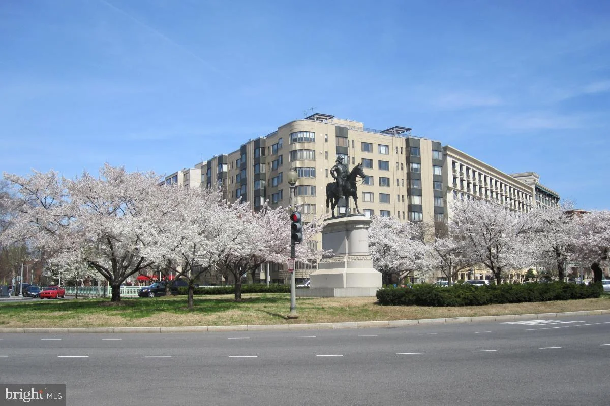 1 Scott Circle NW Unit 402