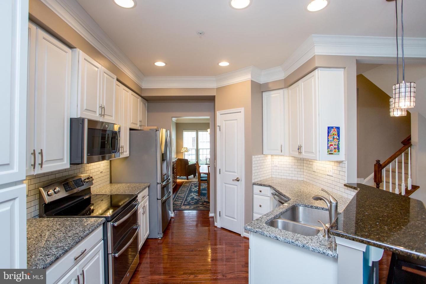 Photo 8 of 33 of 48 Hawkswell Cir townhome