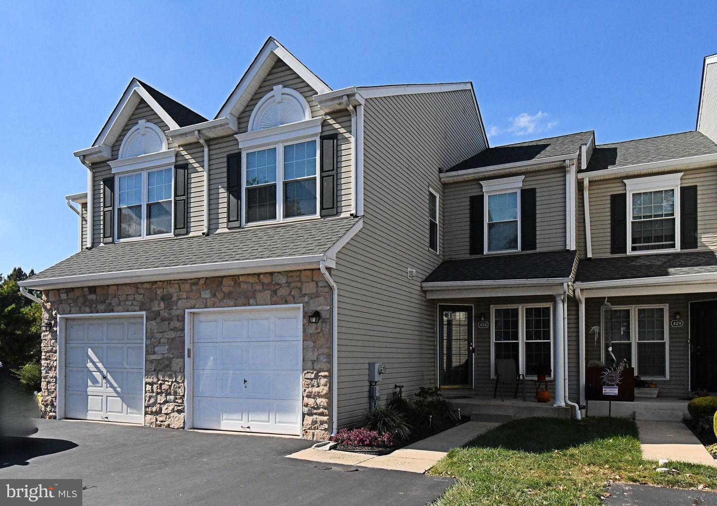 428 Green View Ct