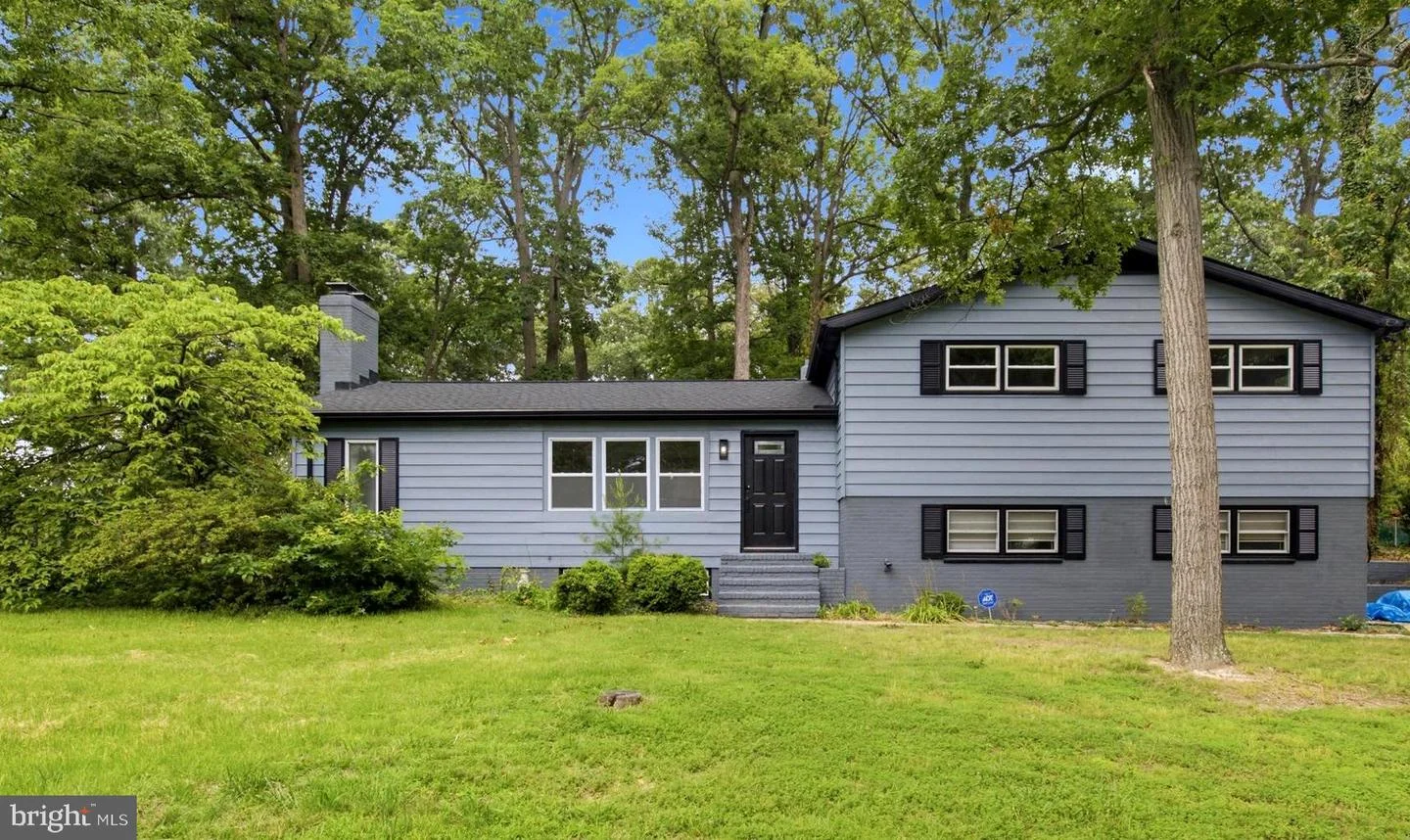 896 Forest Lane