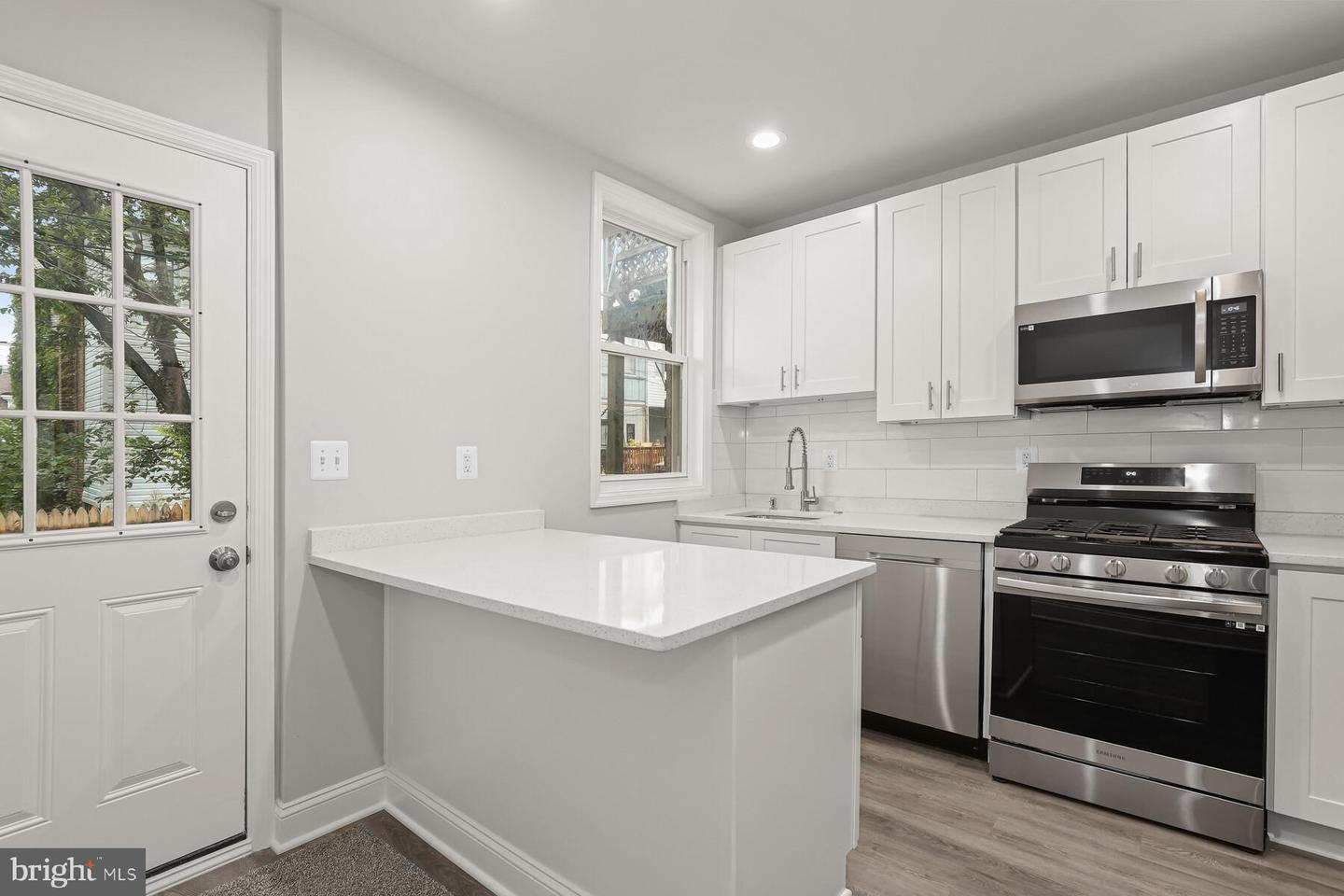 Photo 8 of 32 of 1632 Ruxton Ave townhome