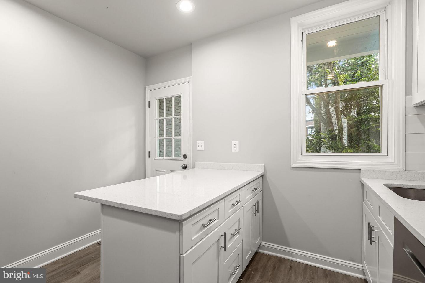 Photo 12 of 32 of 1632 Ruxton Ave townhome