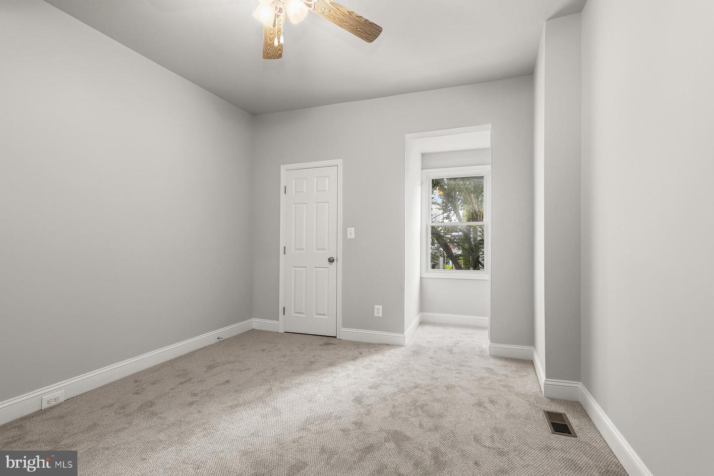 Photo 19 of 32 of 1632 Ruxton Ave townhome