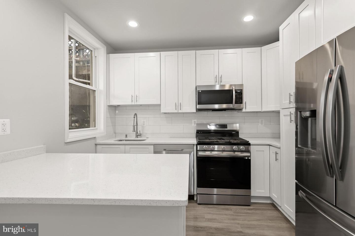 Photo 11 of 32 of 1632 Ruxton Ave townhome