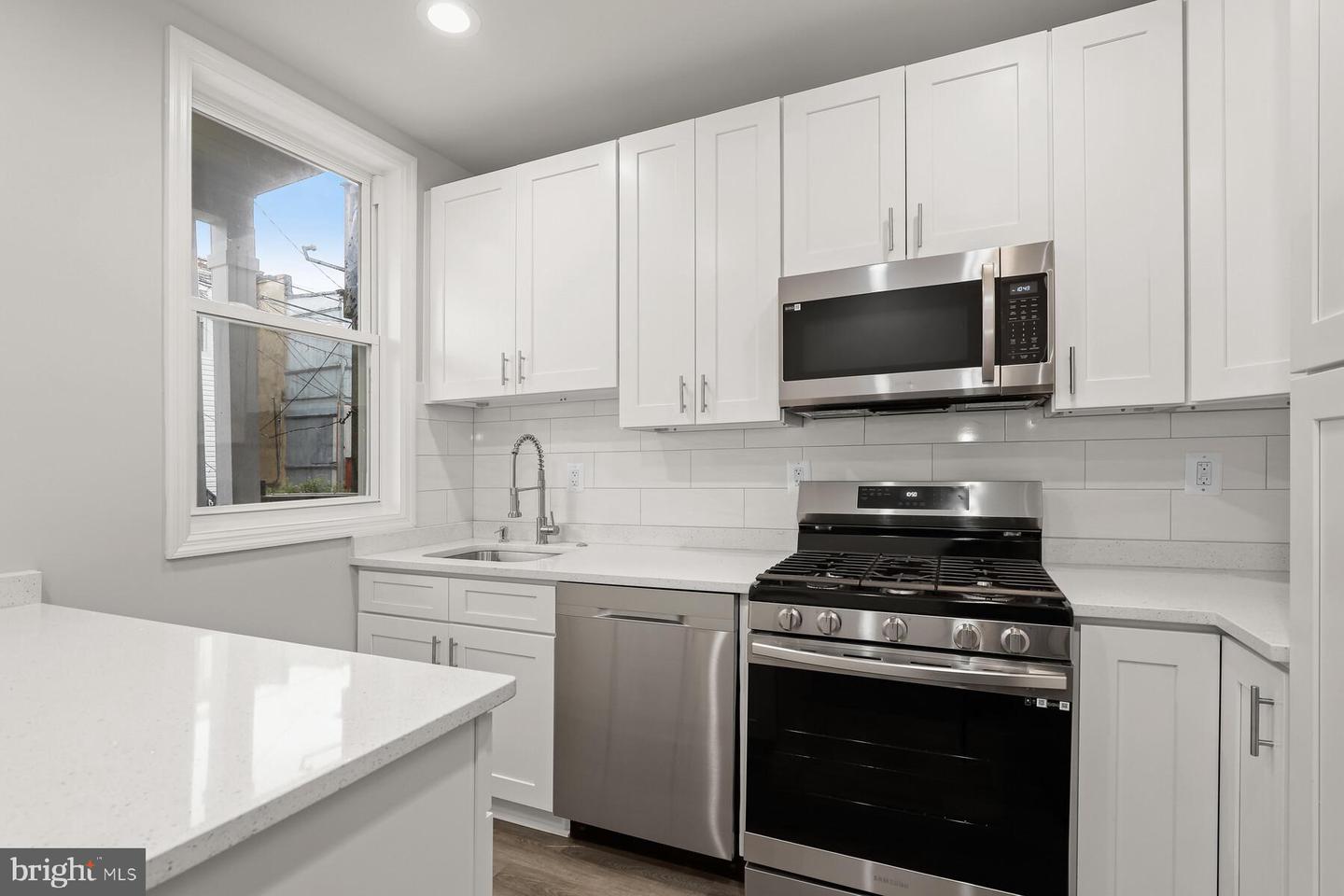 Photo 10 of 32 of 1632 Ruxton Ave townhome