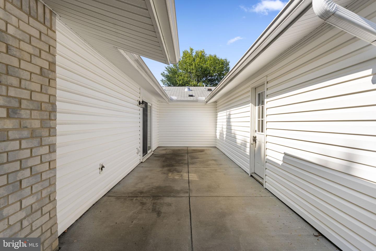 Photo 7 of 51 of 15400 Short Ridge Ct #42-A multi-family property