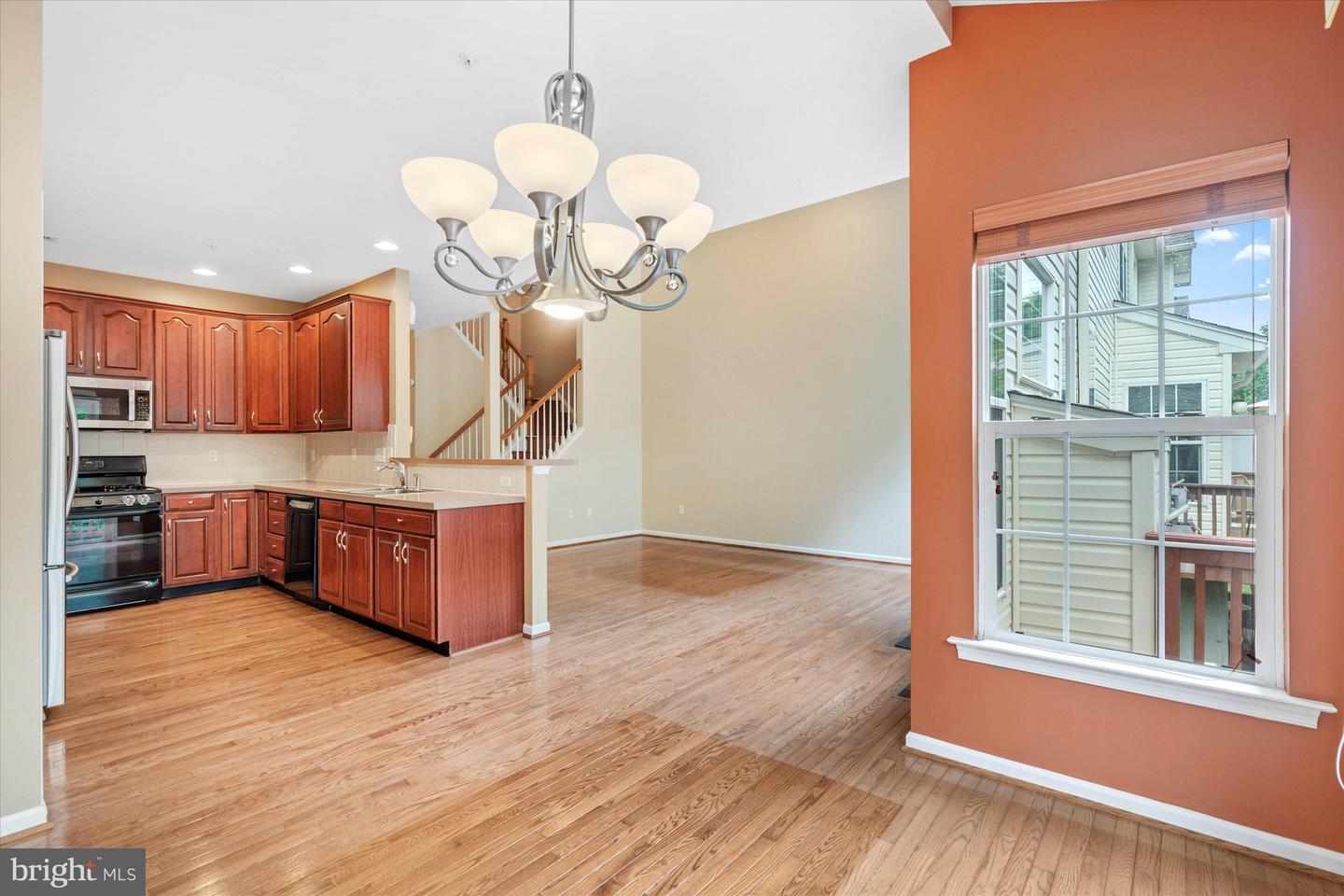 Photo 9 of 50 of 219 Birchwood Dr townhome