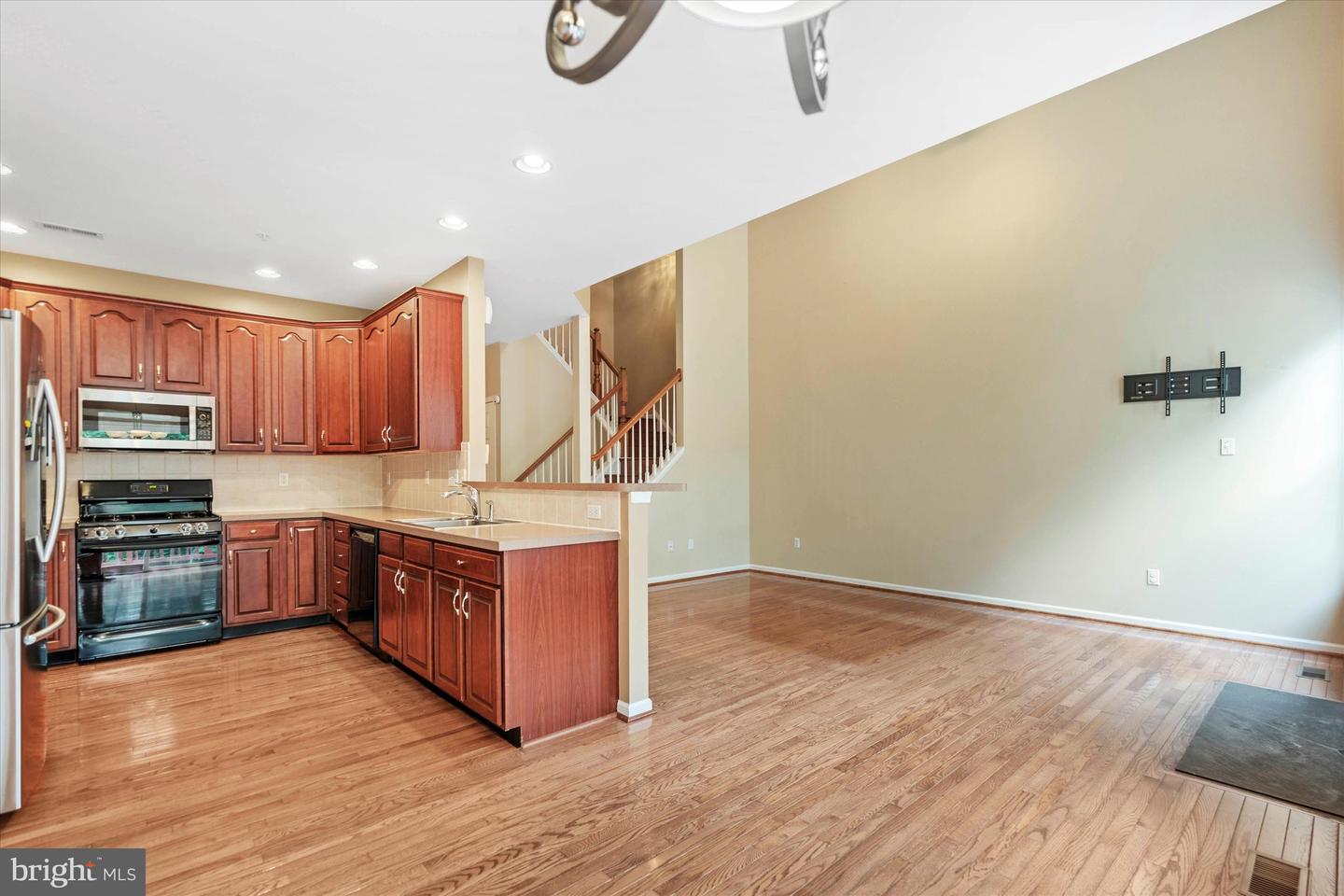Photo 18 of 50 of 219 Birchwood Dr townhome