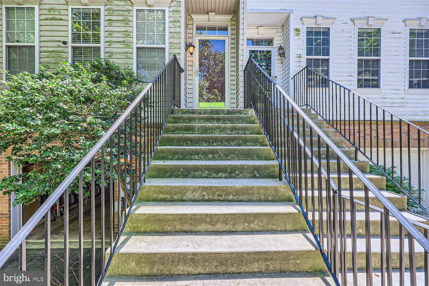 Photo 5 of 14 of 9160 Carriage House Ln #32 townhome