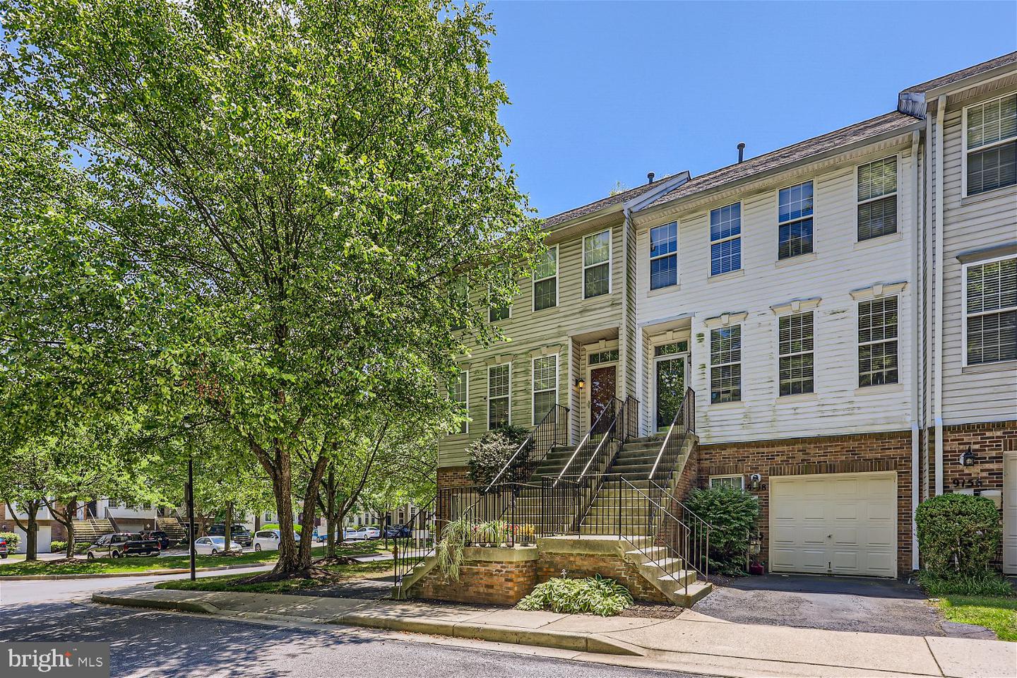 Photo 3 of 14 of 9160 Carriage House Ln #32 townhome