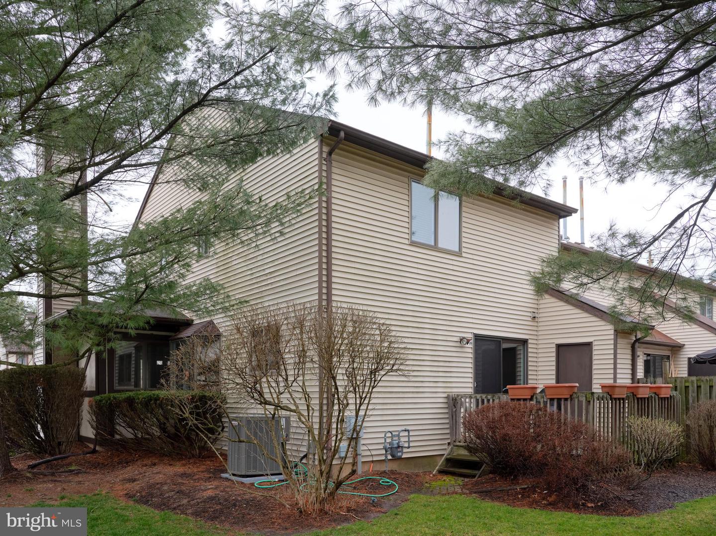 Photo 3 of 26 of 1 Aragon Ct townhome