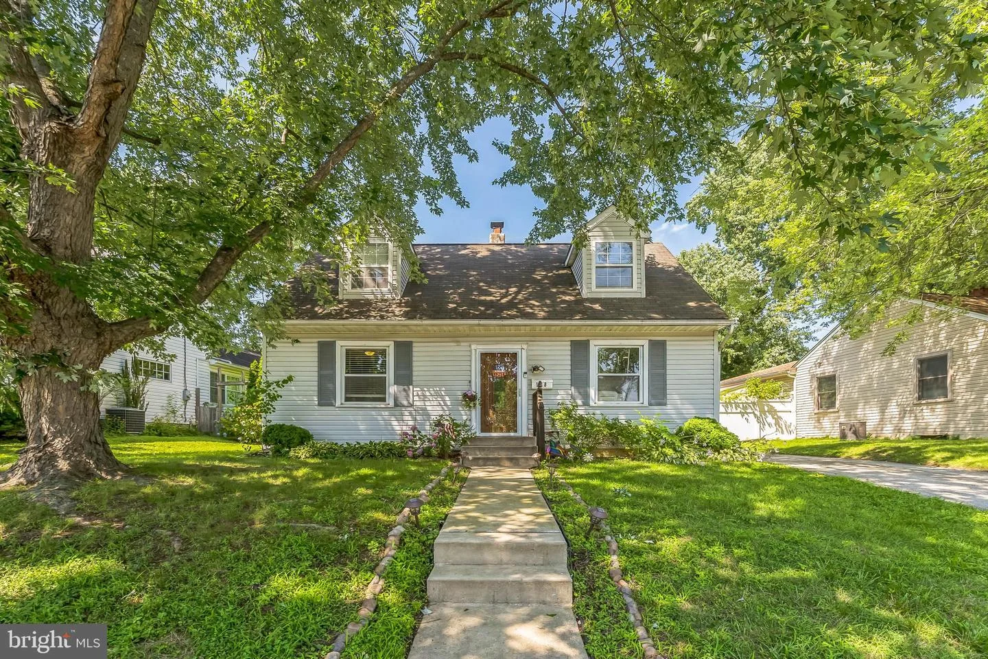 128 W Martin Lane