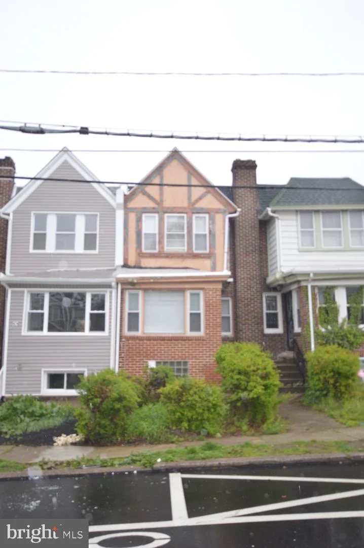 402 E Upsal Street