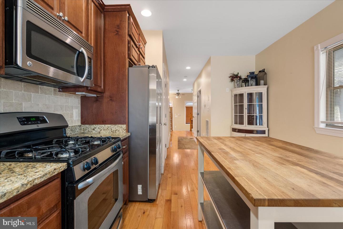 Photo 8 of 33 of 115 E Cross St townhome