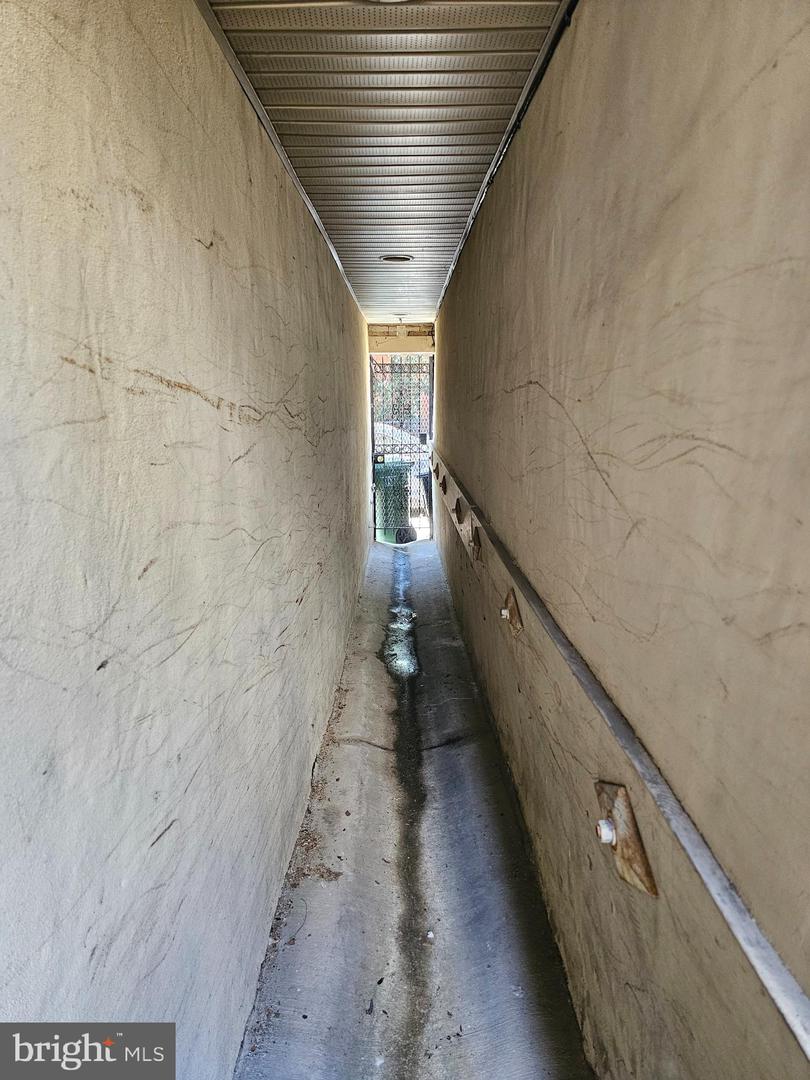 Photo 33 of 33 of 115 E Cross St townhome