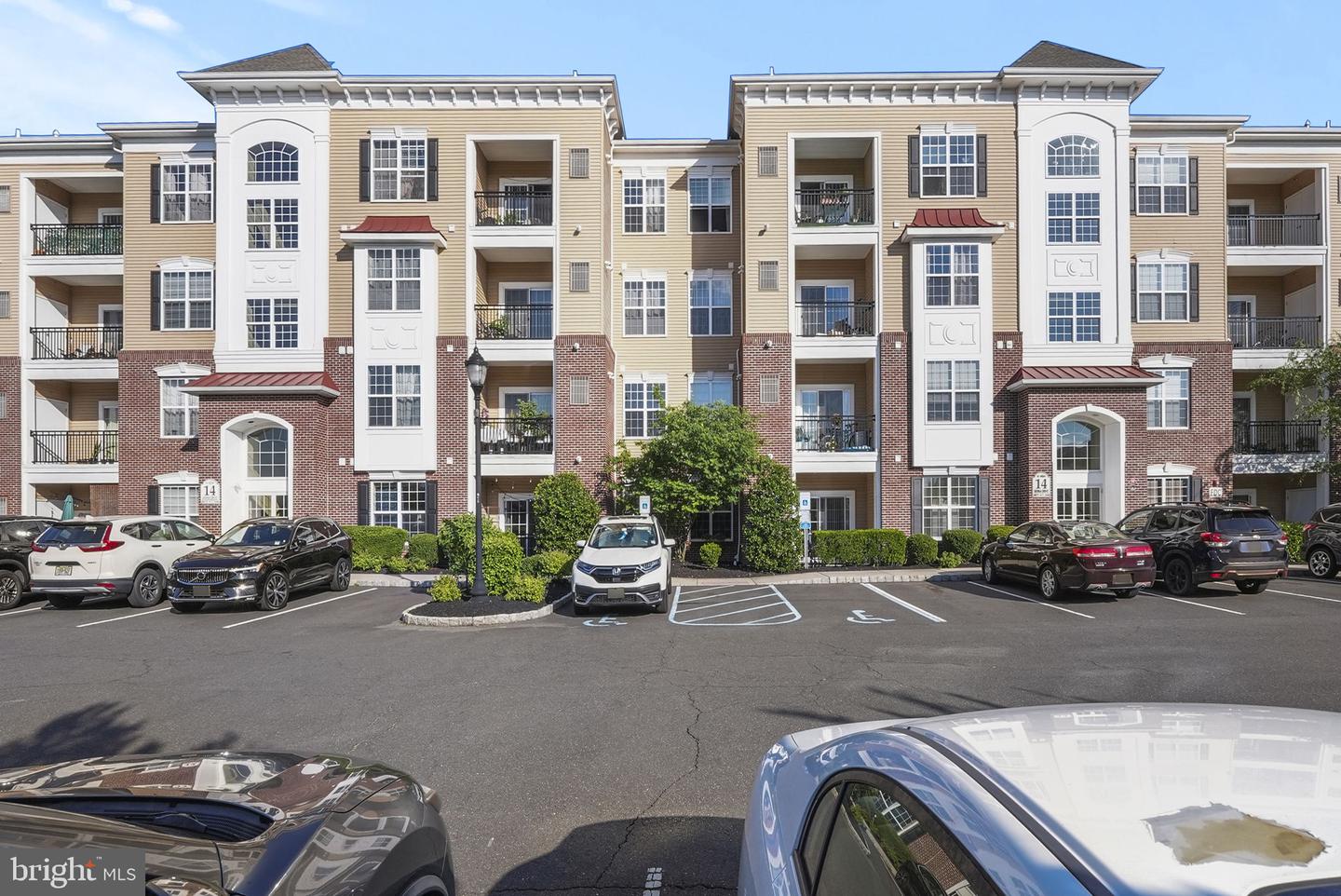 View Hamilton, NJ 08619 condo