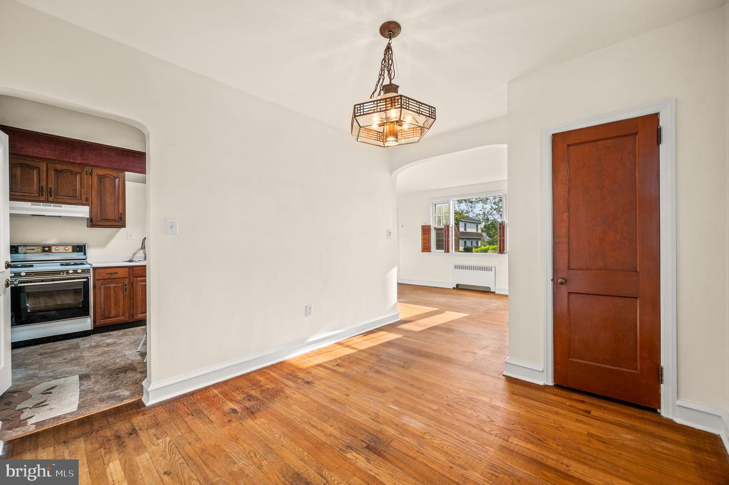 Photo 6 of 29 of 218 E Roland Rd house