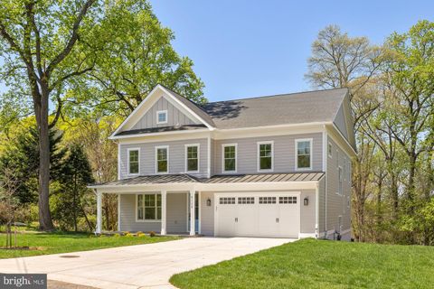 Single Family Residence in Chevy Chase MD 9124 le Velle DRIVE.jpg