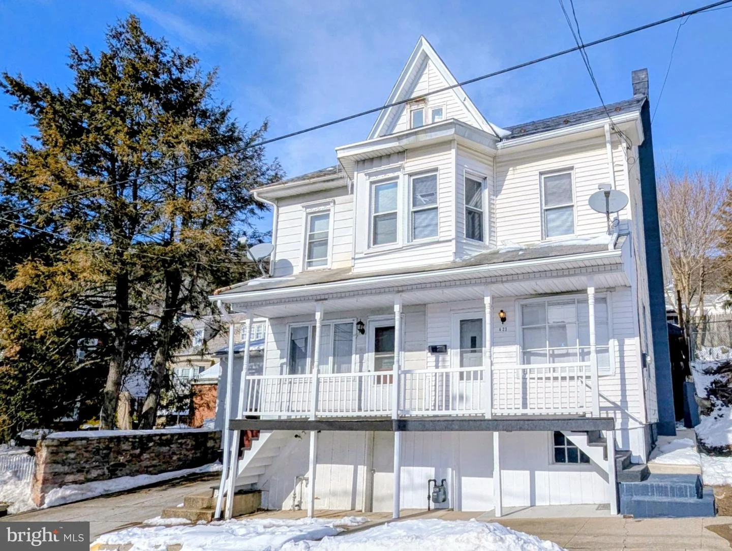 423 E Dewart Street