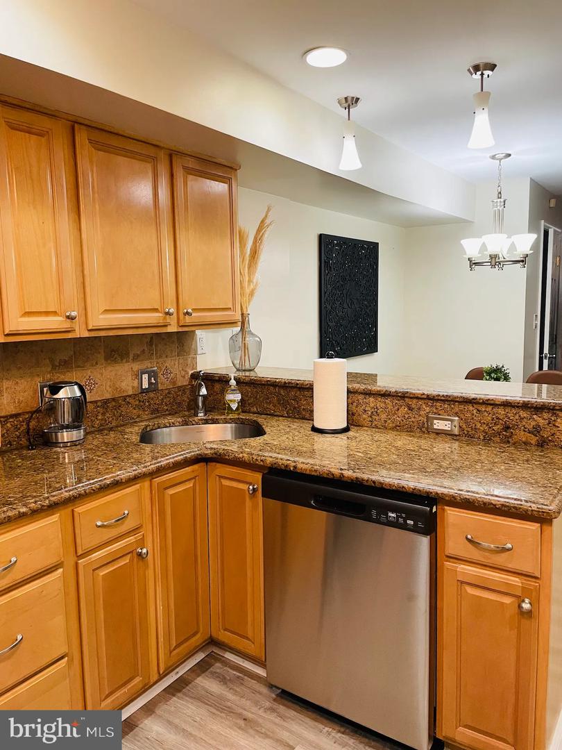 Photo 2 of 34 of 306 S Poppleton St townhome