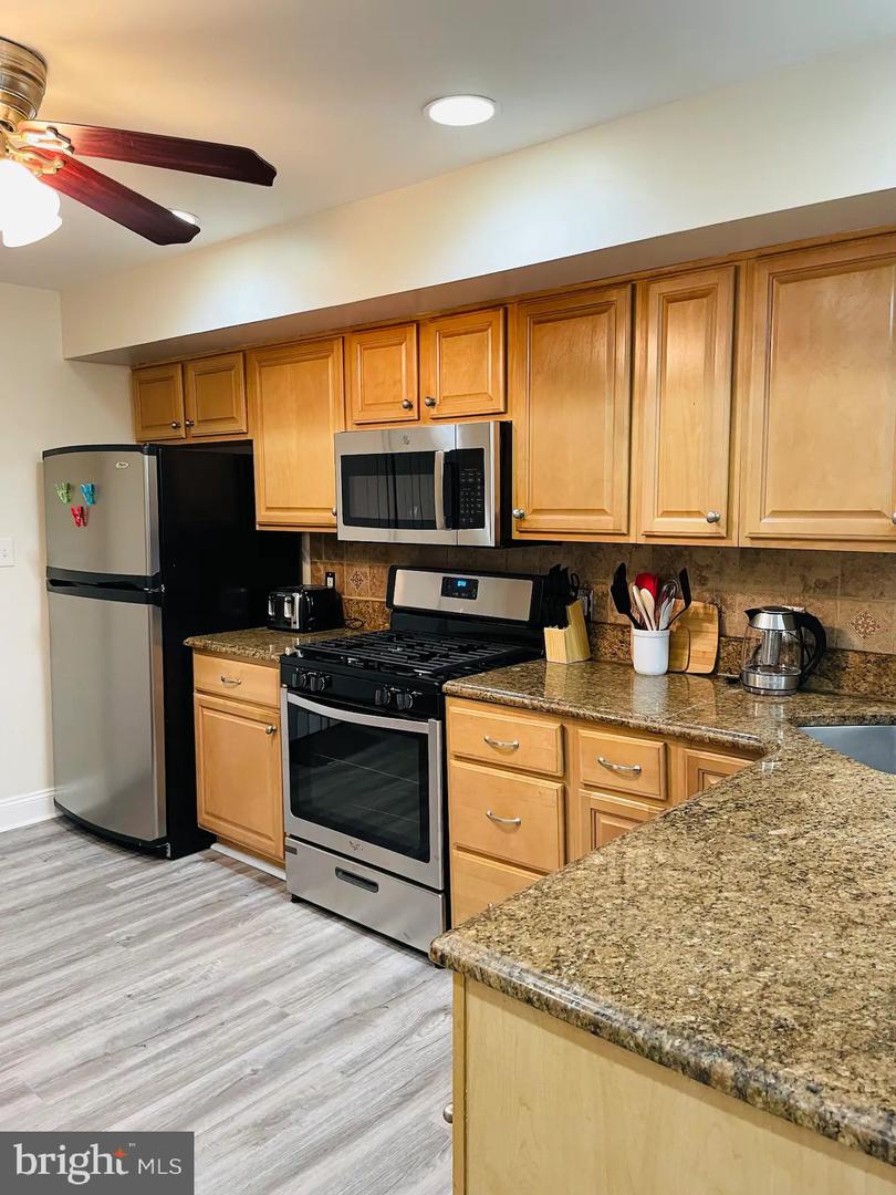 Photo 3 of 34 of 306 S Poppleton St townhome