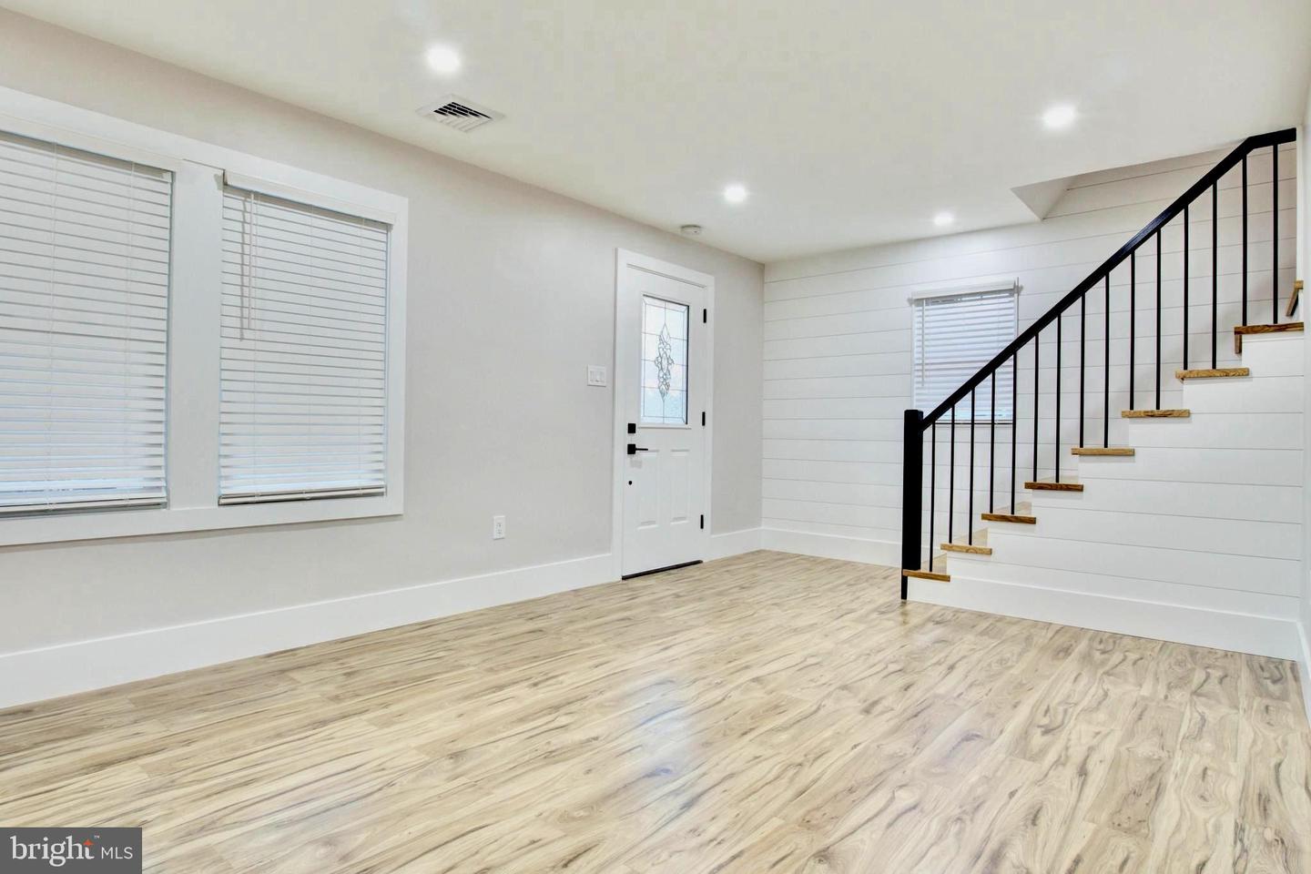 Photo 5 of 28 of 16 E Elbon Rd house
