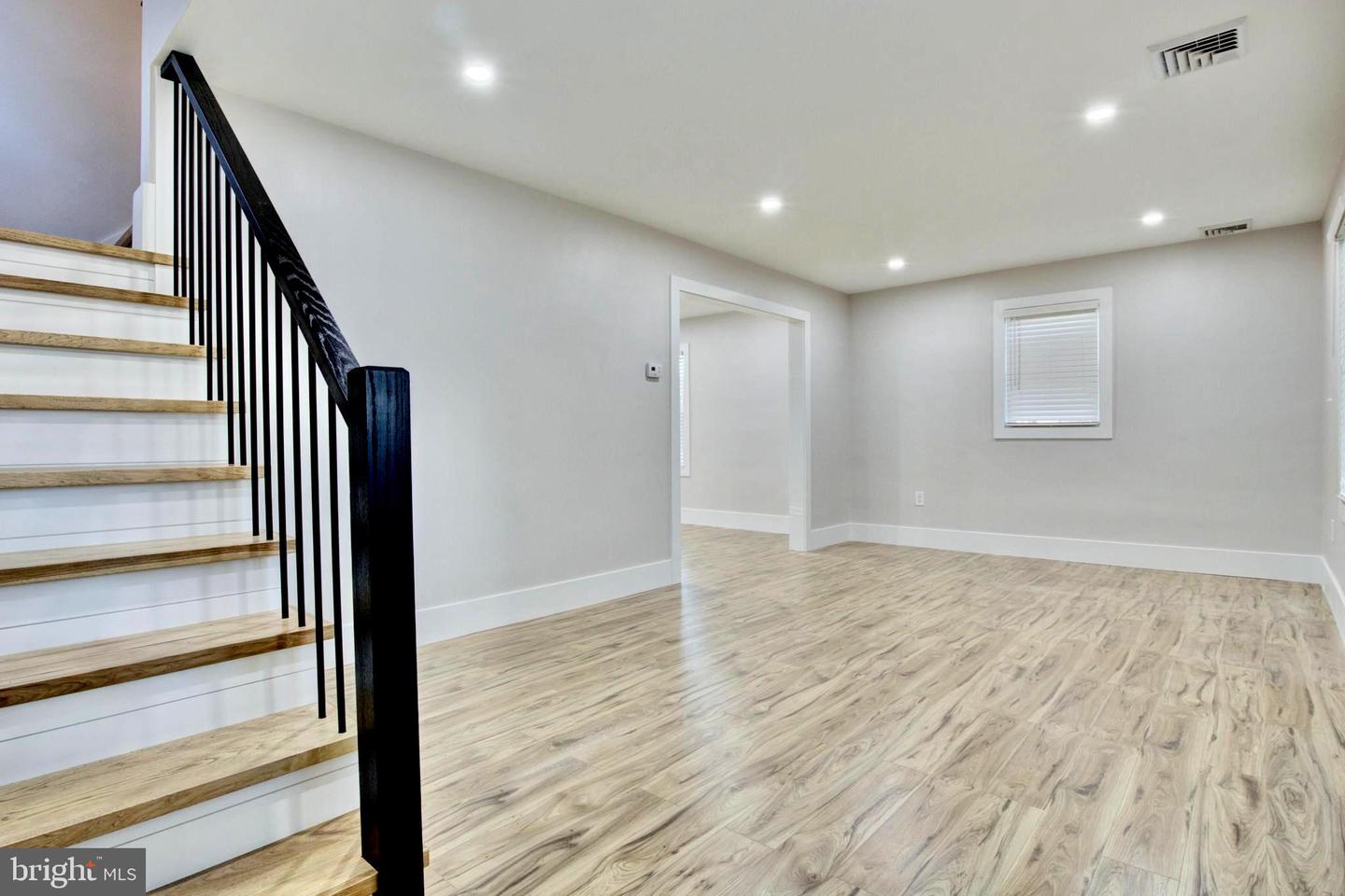 Photo 4 of 28 of 16 E Elbon Rd house