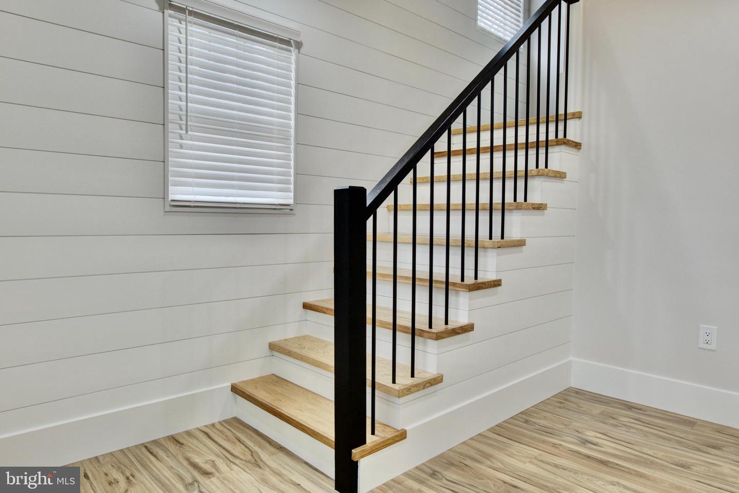 Photo 6 of 28 of 16 E Elbon Rd house