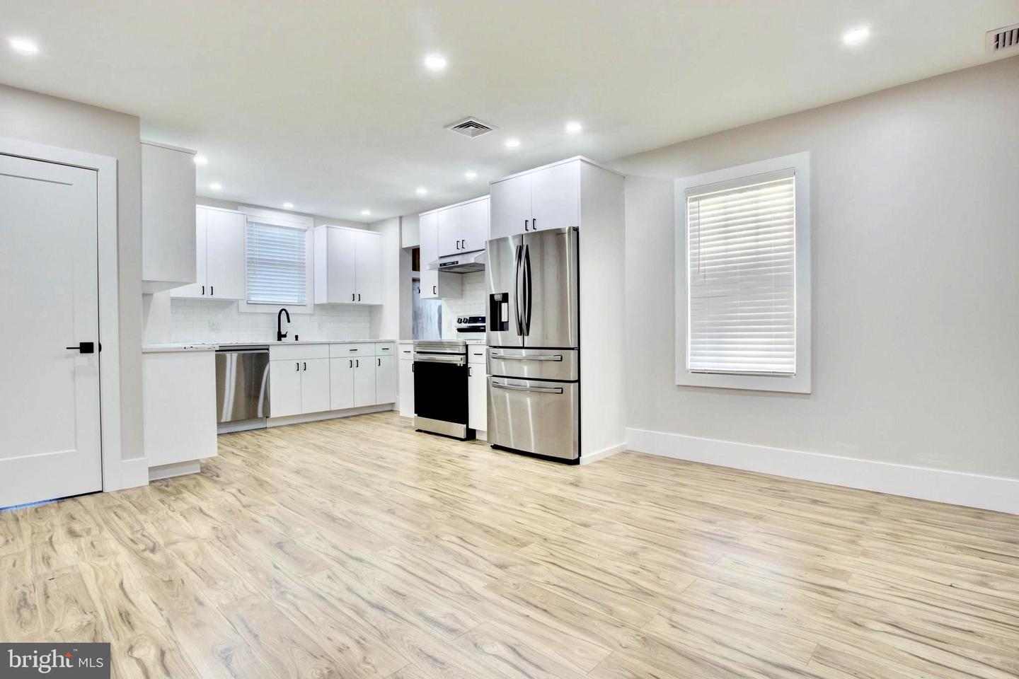 Photo 8 of 28 of 16 E Elbon Rd house