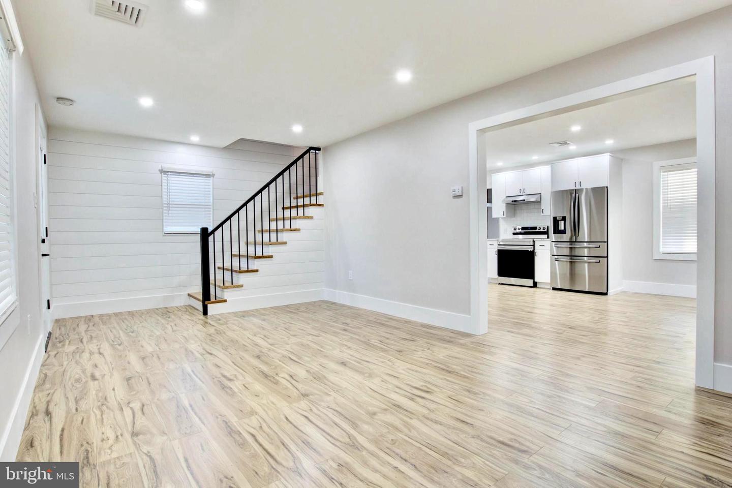 Photo 7 of 28 of 16 E Elbon Rd house