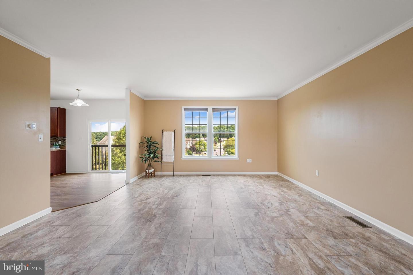 Photo 8 of 44 of 353 Fontana Cir house