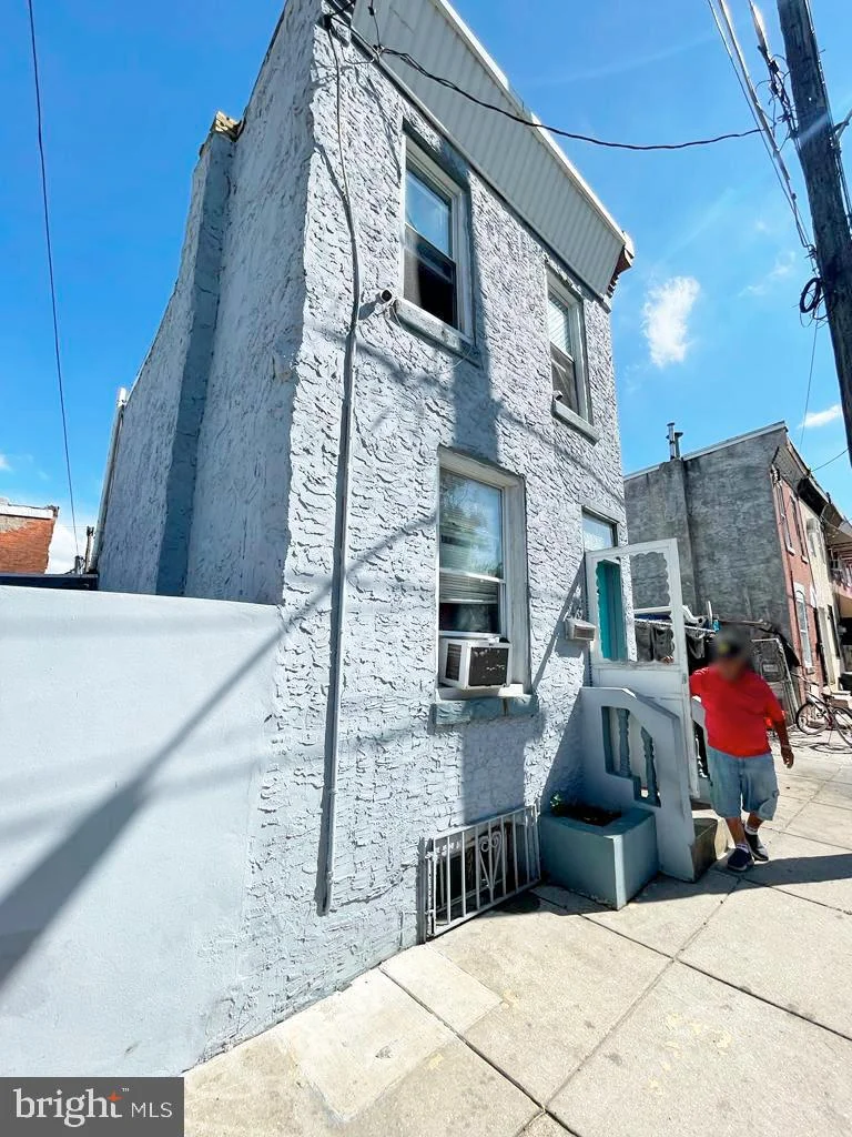 2431-35 N Leithgow Street