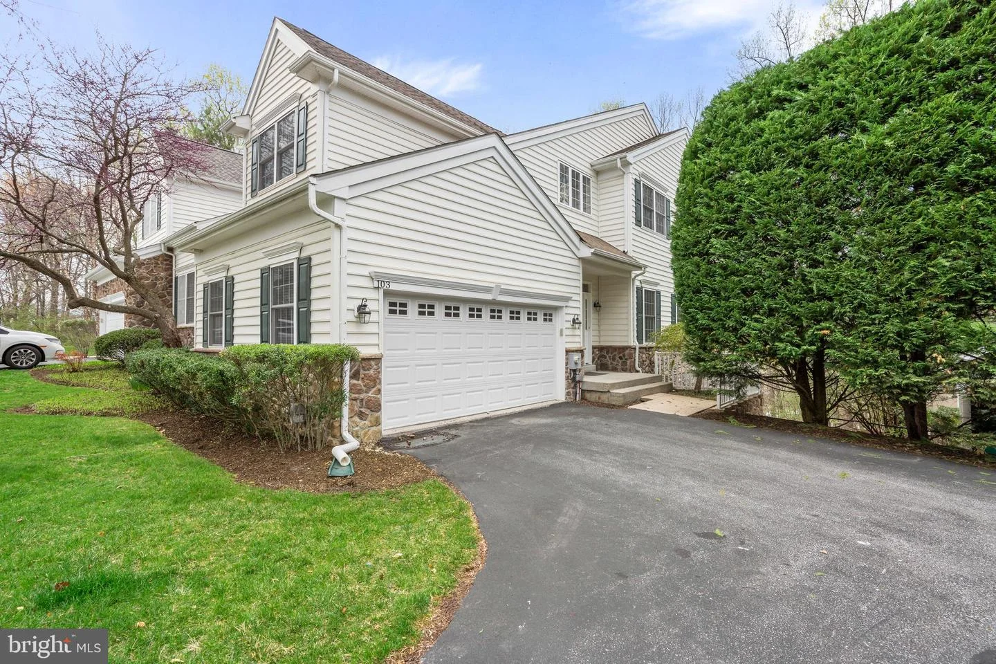 103 Whiteland Hills Circle
