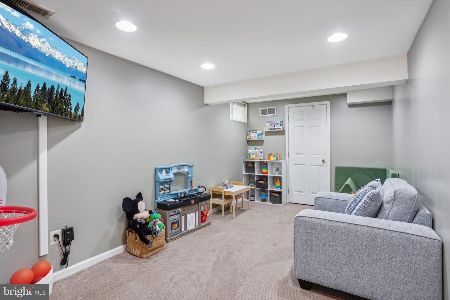 Photo 34 of 47 of 484 Stoneglen St townhome