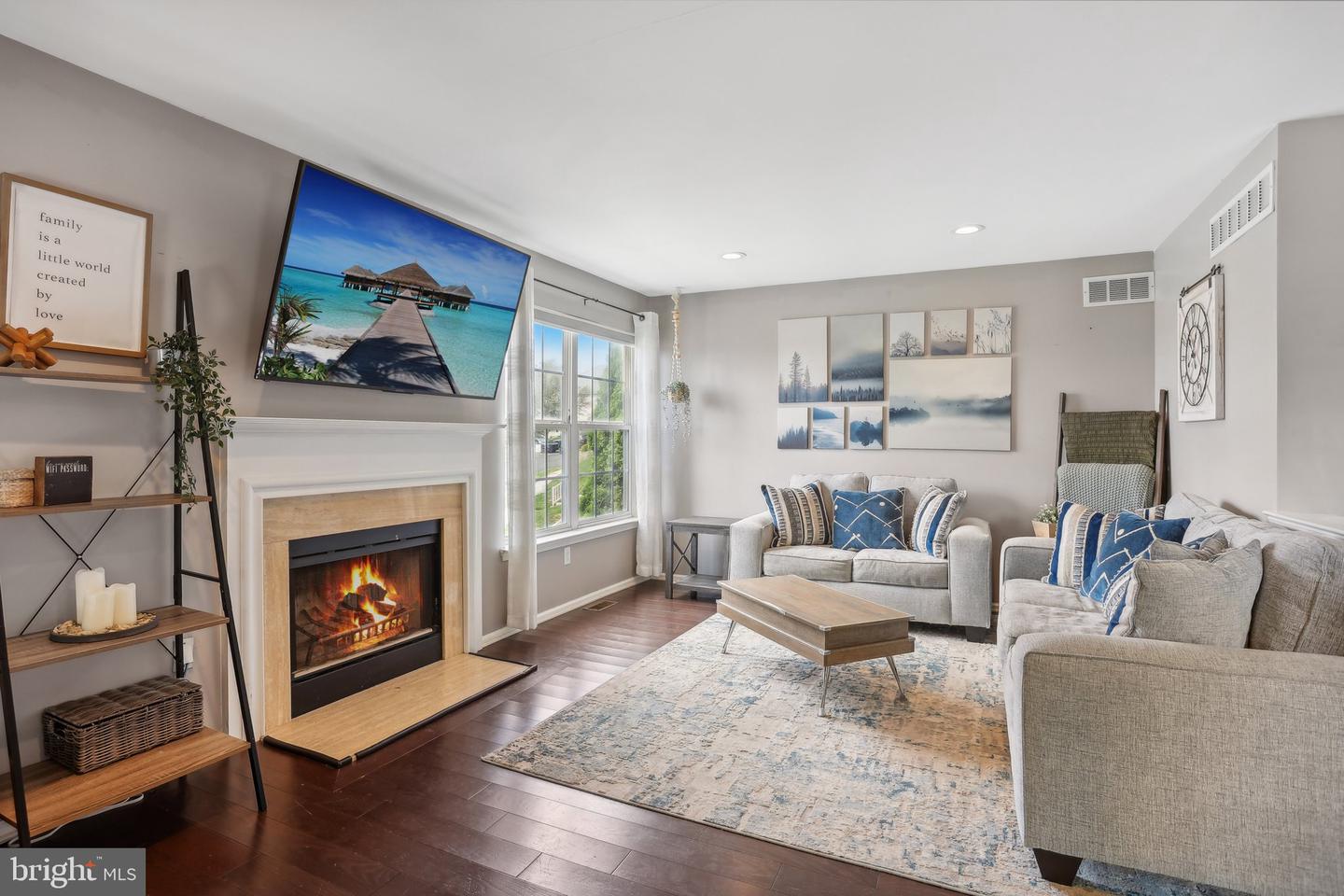 Photo 8 of 47 of 484 Stoneglen St townhome