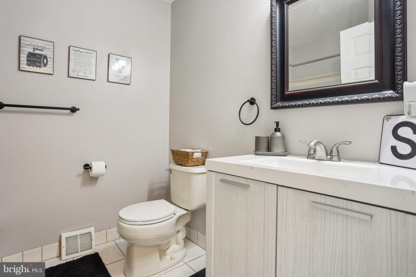 Photo 29 of 47 of 484 Stoneglen St townhome