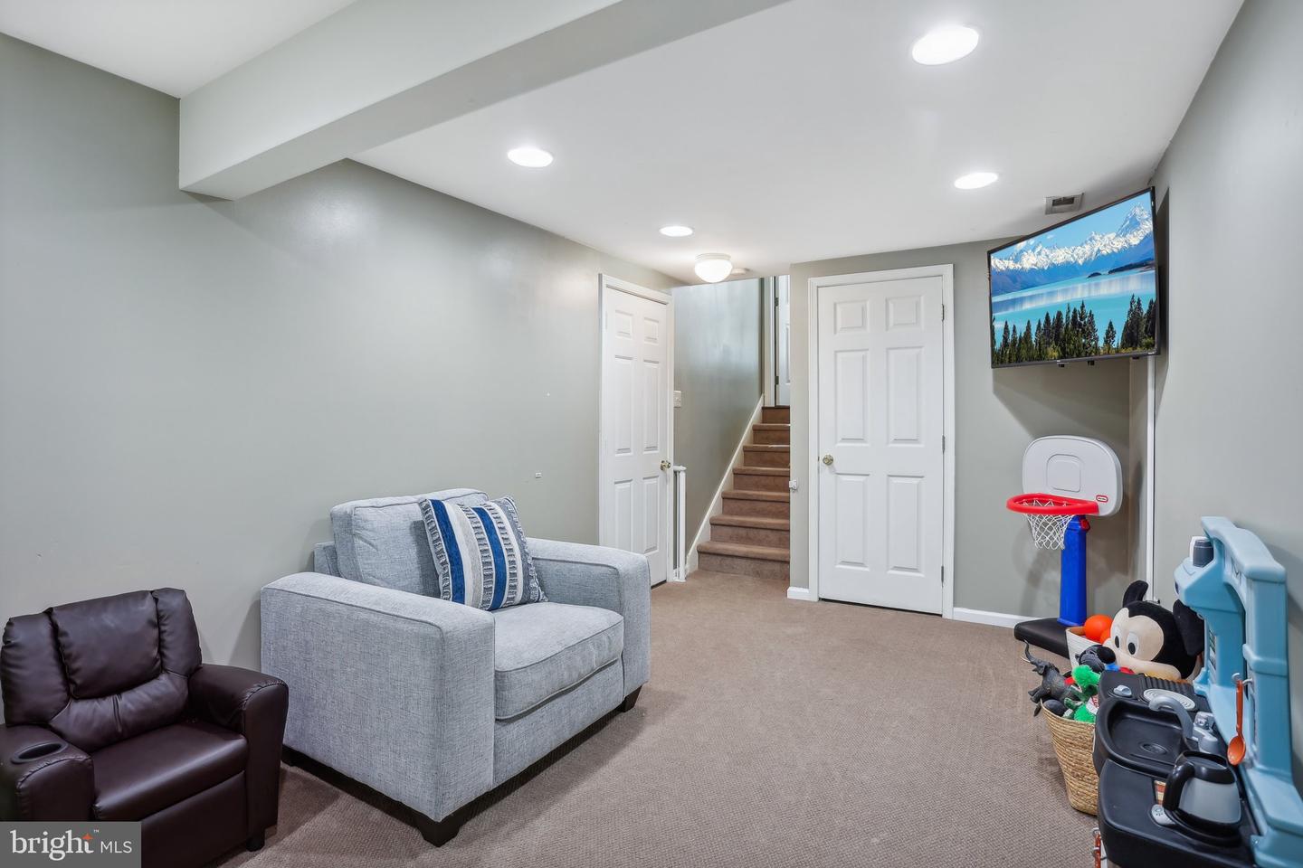 Photo 36 of 47 of 484 Stoneglen St townhome