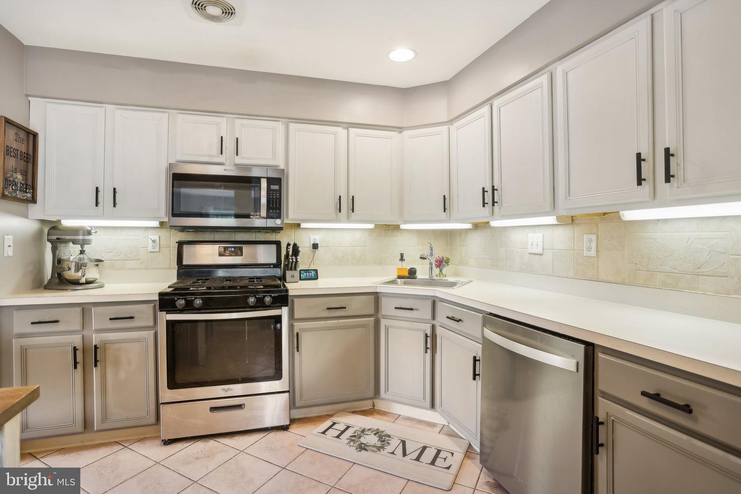Photo 16 of 47 of 484 Stoneglen St townhome