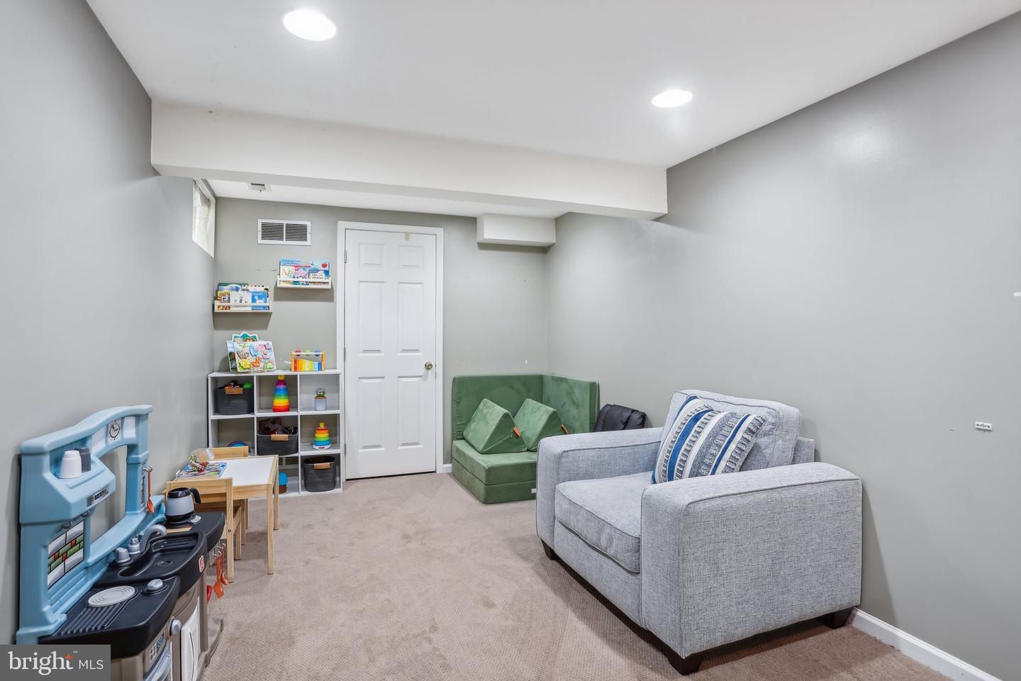 Photo 35 of 47 of 484 Stoneglen St townhome