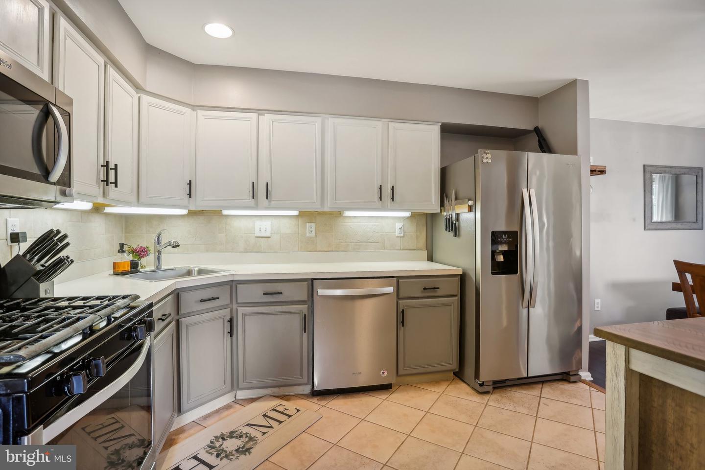 Photo 17 of 47 of 484 Stoneglen St townhome