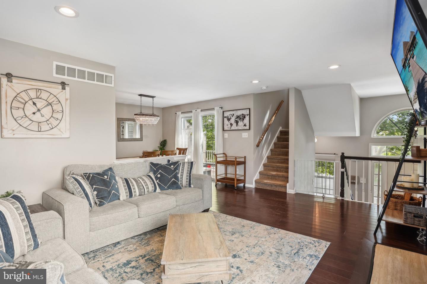Photo 11 of 47 of 484 Stoneglen St townhome