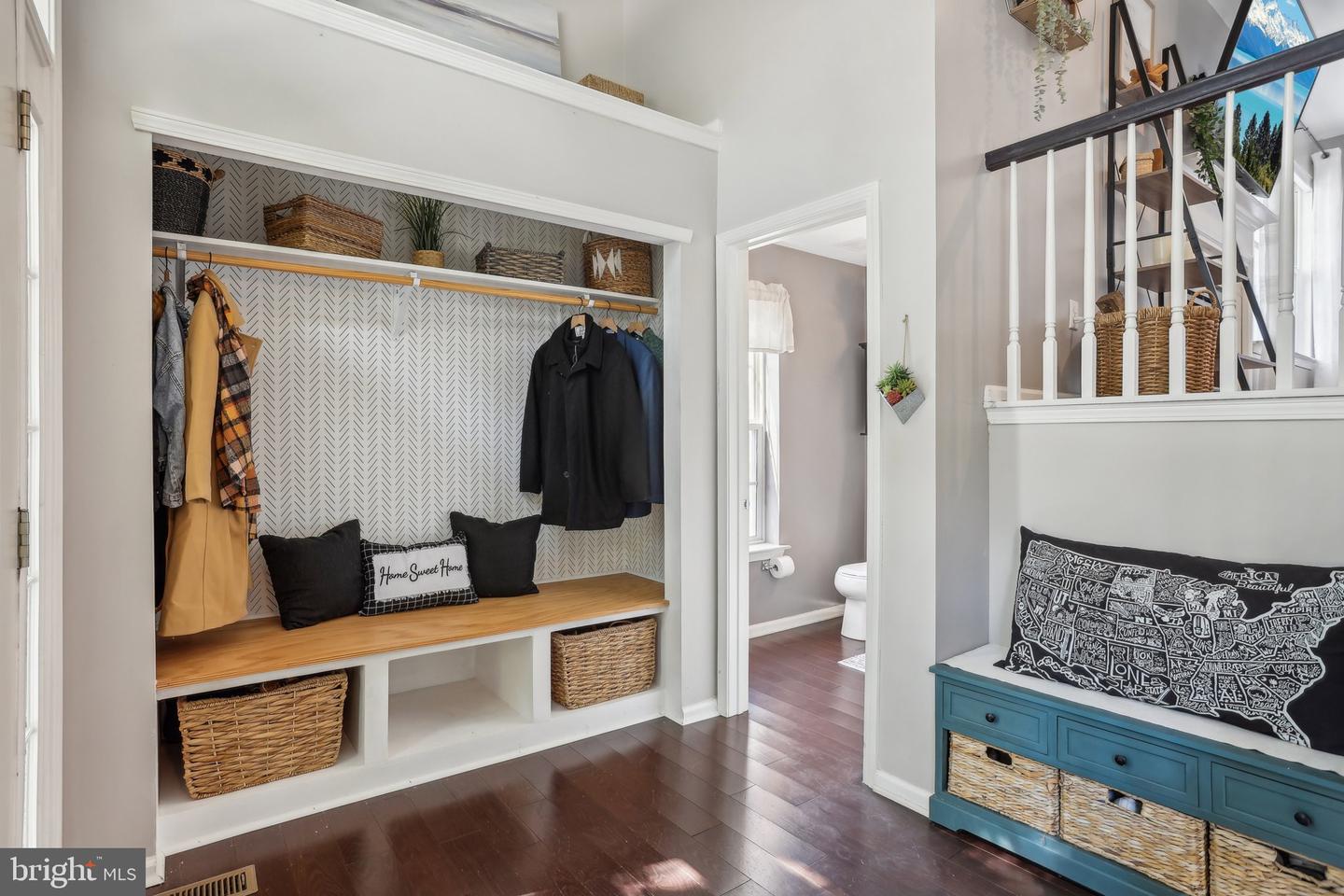 Photo 6 of 47 of 484 Stoneglen St townhome