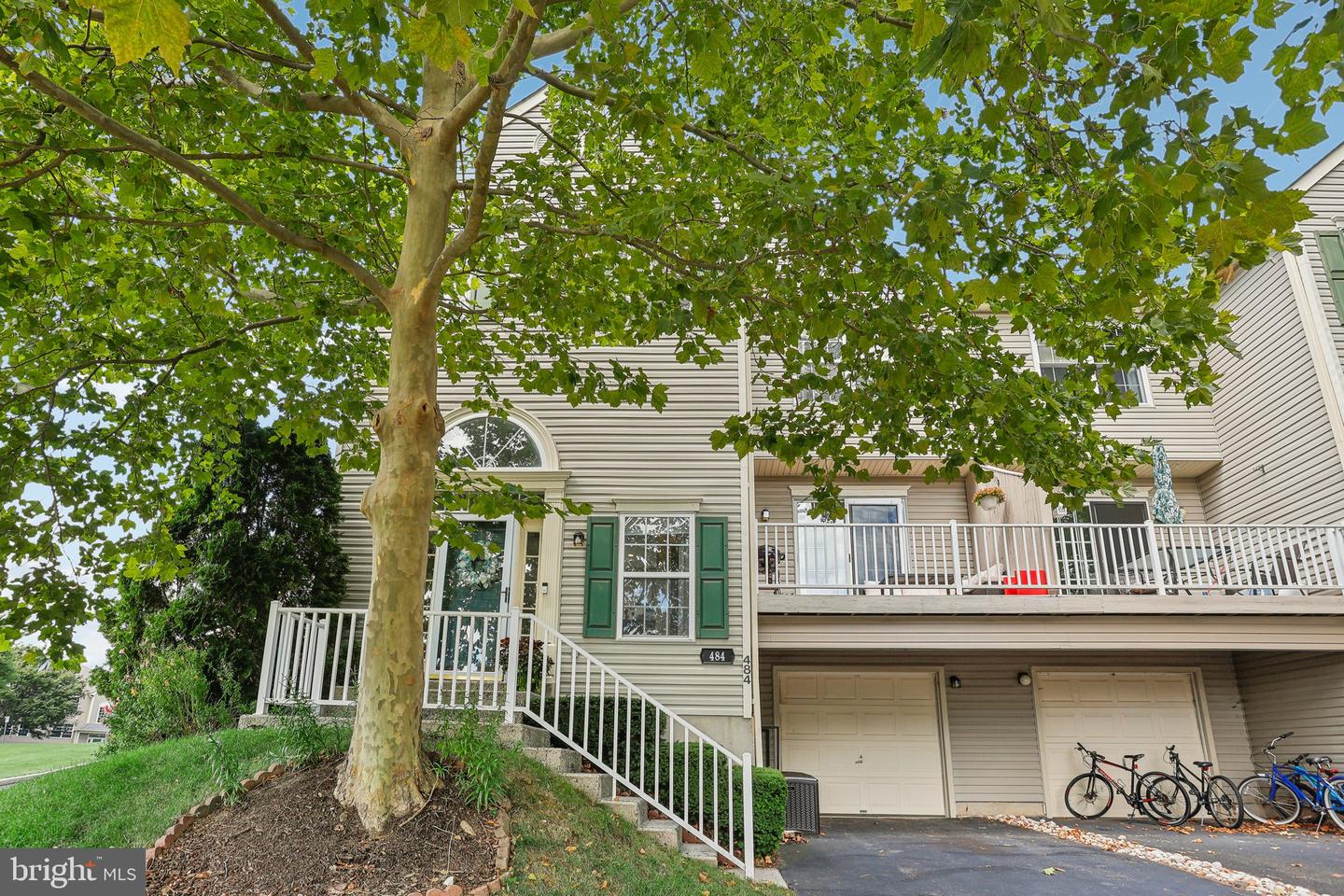 Photo 3 of 47 of 484 Stoneglen St townhome