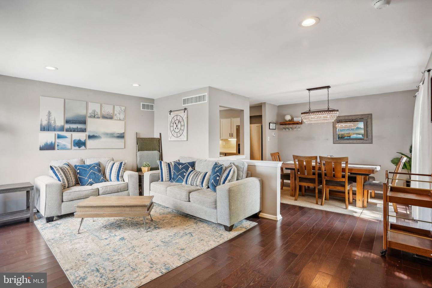 Photo 10 of 47 of 484 Stoneglen St townhome