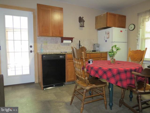Photo 7 of 21 of 1338 Fairton Rd house