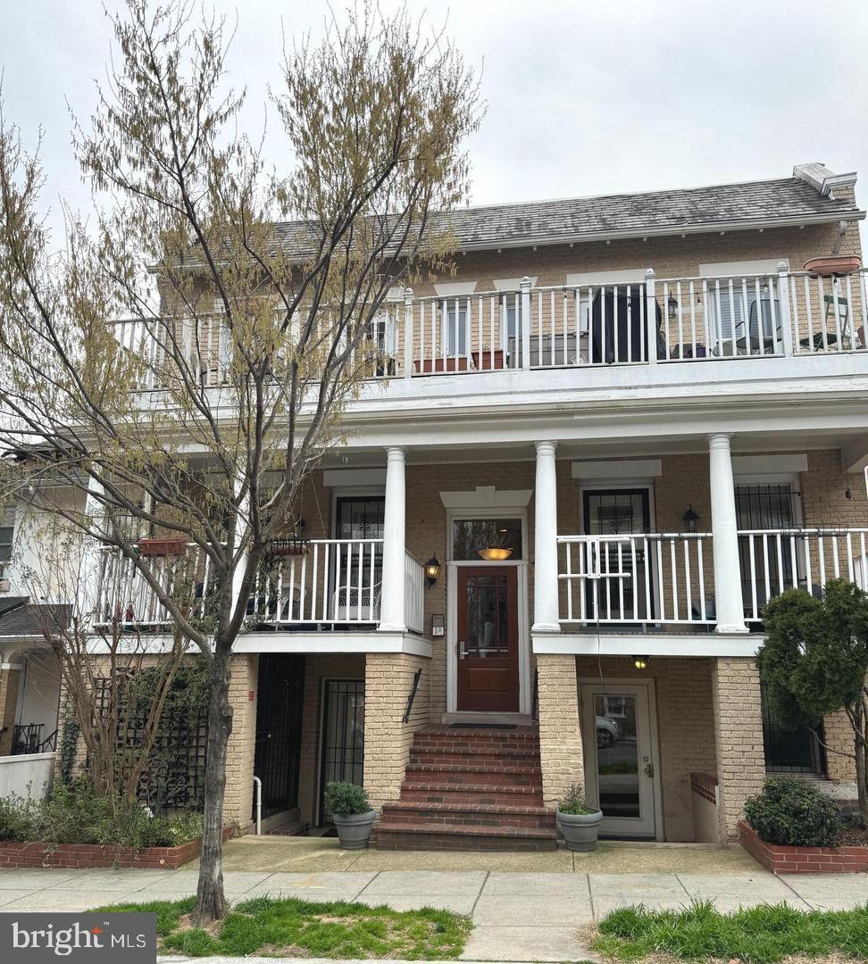 1030 Fairmont St NW #202