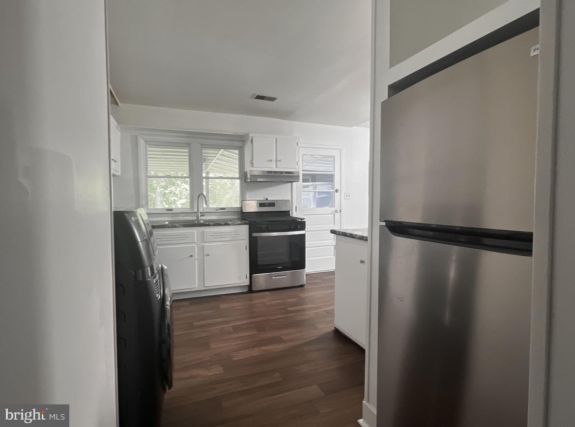 Photo 9 of 20 of 28 W Stephen Dr house