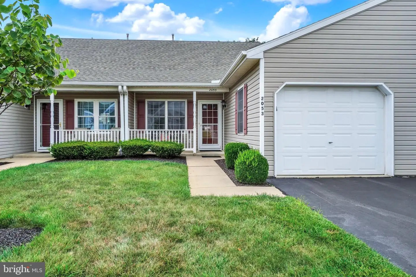 2053 Village Circle E, York, PA, 17404