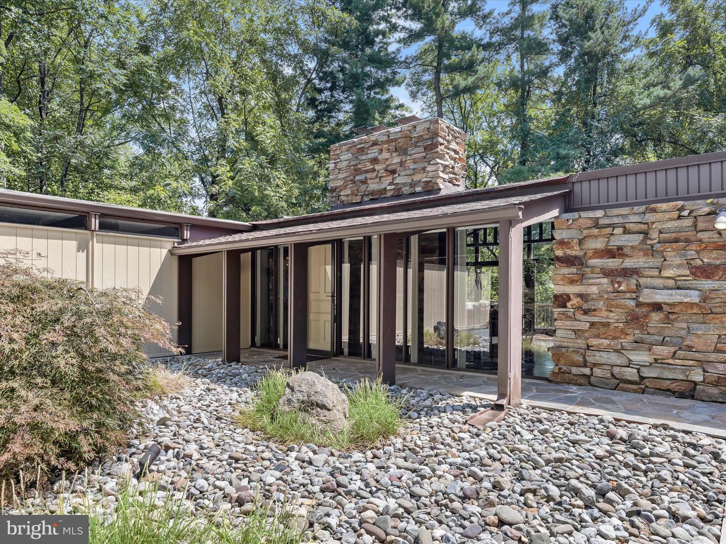 Photo 4 of 76 of 19 Branchwood Ct house